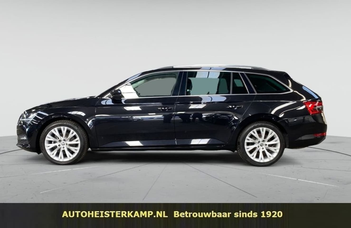 Skoda Superb - 2.0 TDI 4X4 DSG 200 PK ACC Panoramadak LED 18 Inch Trekhaak Camera - AutoWereld.nl