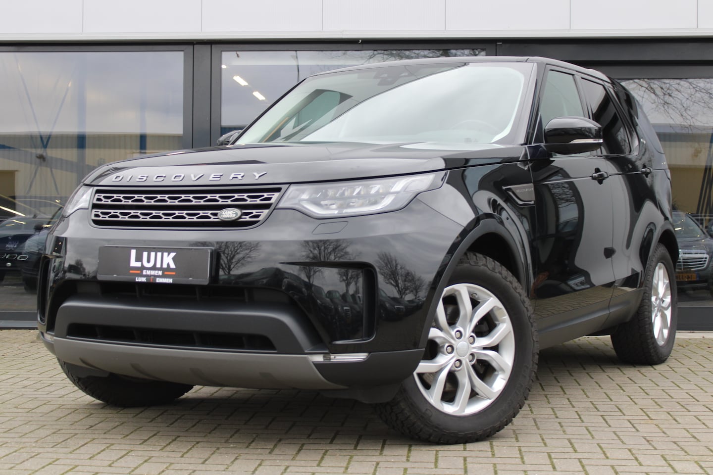 Land Rover Discovery - 2.0 Sd4 HSE GRIJS KENTEKEN + LED + PANO DAK + LEER + CAMERA - AutoWereld.nl