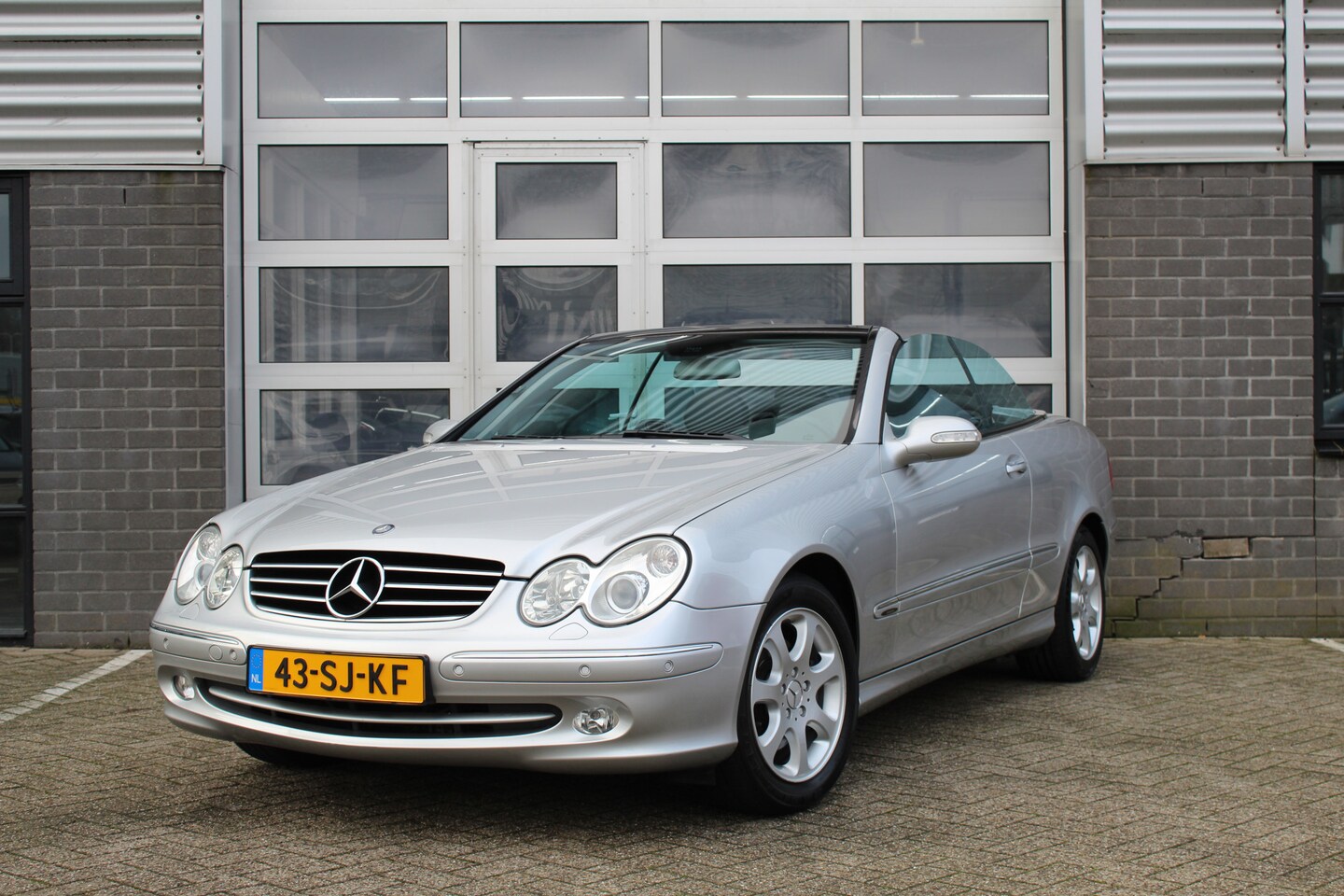 Mercedes-Benz CLK-klasse Cabrio - 240 Avantgarde V6 / Youngtimer / Carplay / Leer / N.A.P. - AutoWereld.nl