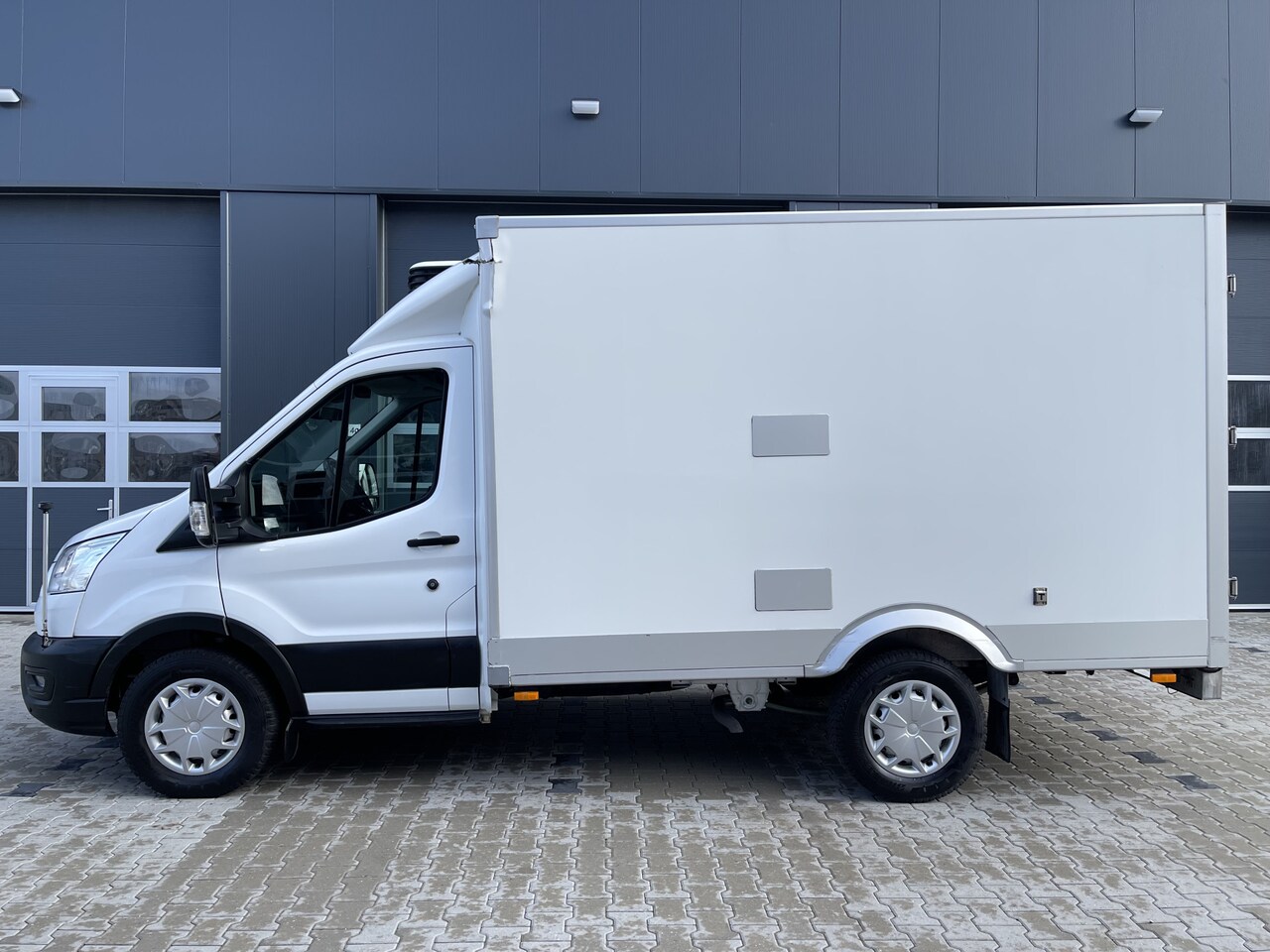 Ford Transit - 2.0 TDCI automaat bakwagen met Carrier koeling / 0 graden celsius / smartbox / cruise cont - AutoWereld.nl