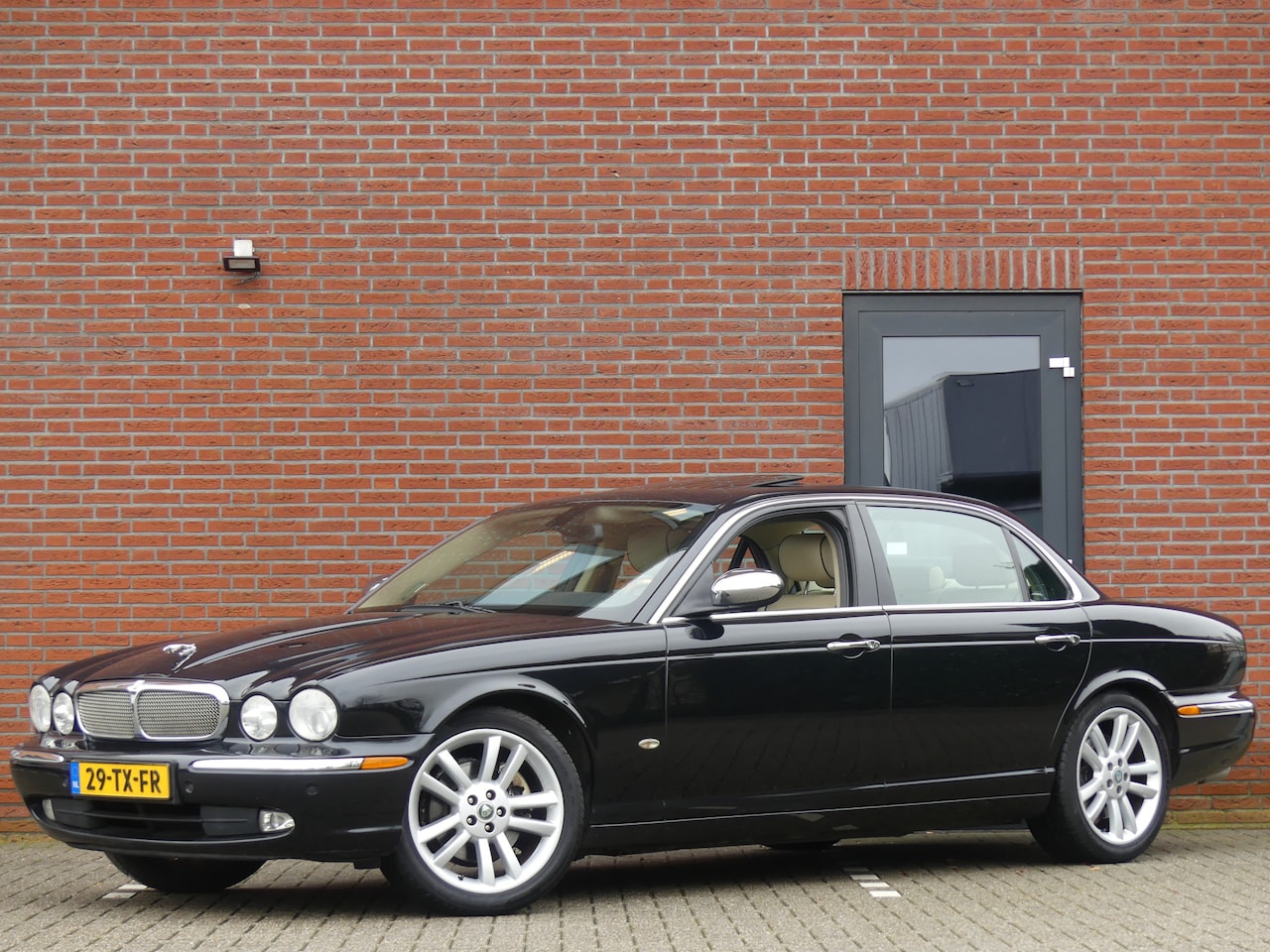 Jaguar XJ - 4.2 V8 LWB NL AUTO Schuifdak/PDC/Navigatie - AutoWereld.nl