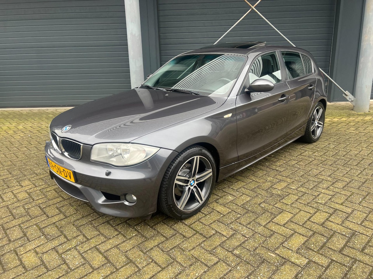 BMW 1-serie - 116i Executive 5-deurs / Airco / Apk / schuif/kantel dak - AutoWereld.nl