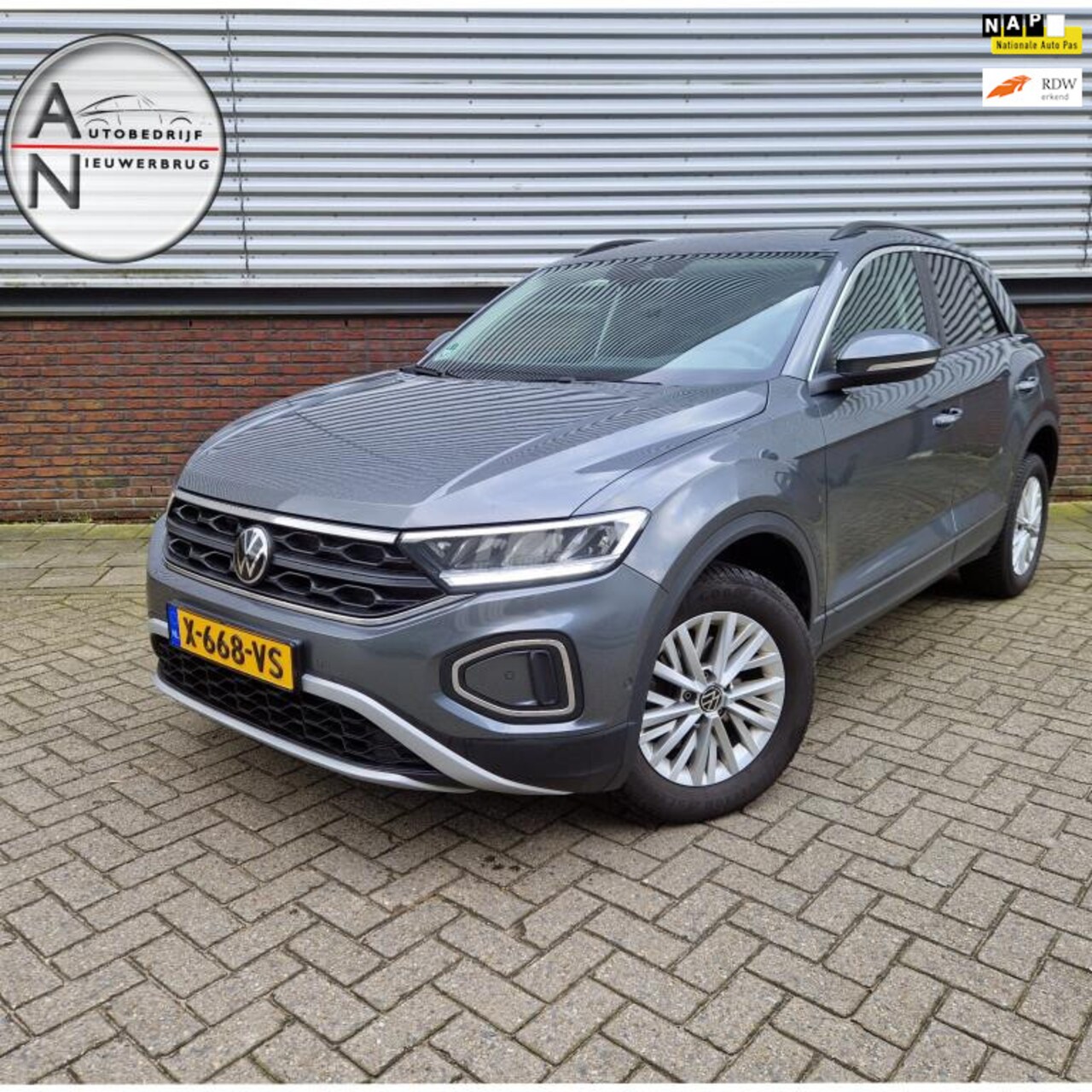 Volkswagen T-Roc - 1.0 TSI Life Business Lane assist Digitale kilometer teller BTW auto - AutoWereld.nl