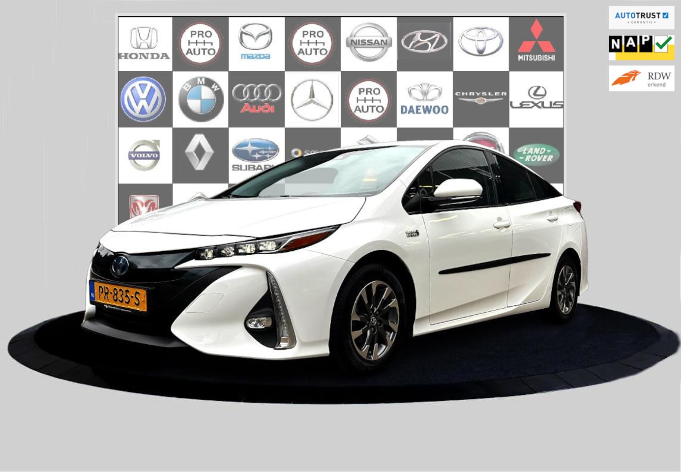 Toyota Prius - 1.8 Plug-in Business Plus Camera_Navi_Headsup_Lane dep - AutoWereld.nl