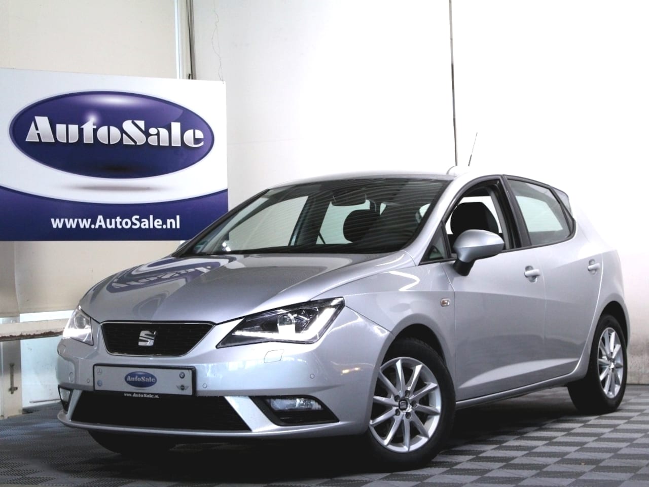 Seat Ibiza - 1.0 EcoTSI DSG Style NAVI BT XENON LEDER CAMERA STOELVW ECC '16 - AutoWereld.nl