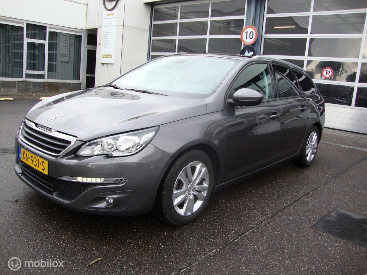 Peugeot 308 SW - 1.2 PureTech Blue Lease Executive 134571 km + N.A.P - AutoWereld.nl