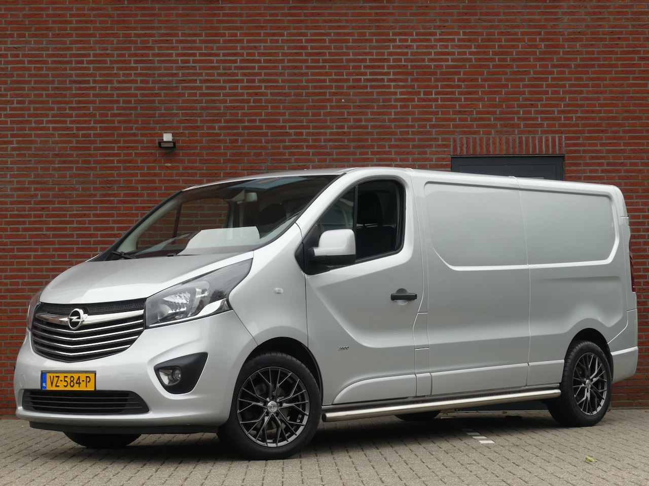 Opel Vivaro - 1.6 CDTI Lang 120PK Camera/Trekhaak/Airco - AutoWereld.nl