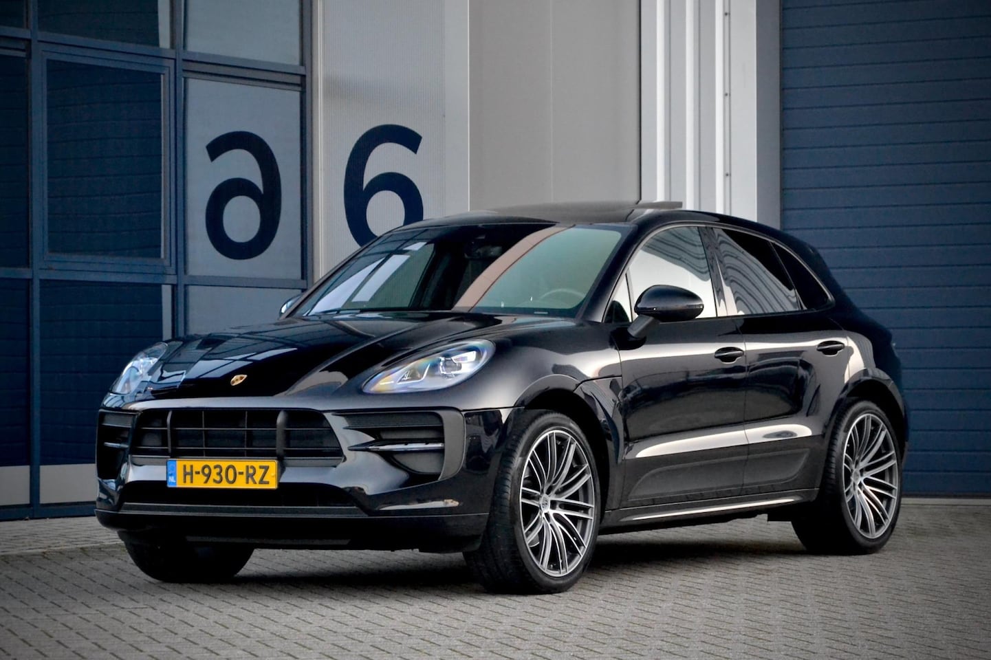 Porsche Macan - 2.0T / NL Auto / 1ste Eig. / Luchtvering / Pano / Sport design / Bose / Stoel vent. - AutoWereld.nl