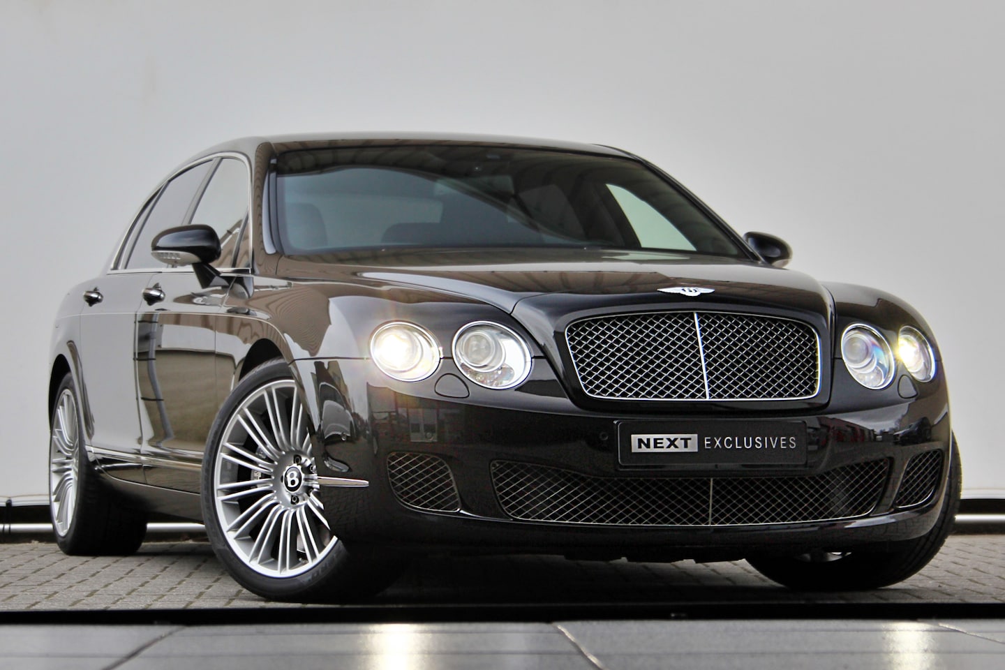 Bentley Continental Flying Spur - 6.0 W12 Naim | Massage | Keyless | Camera | Nieuwstaat - AutoWereld.nl