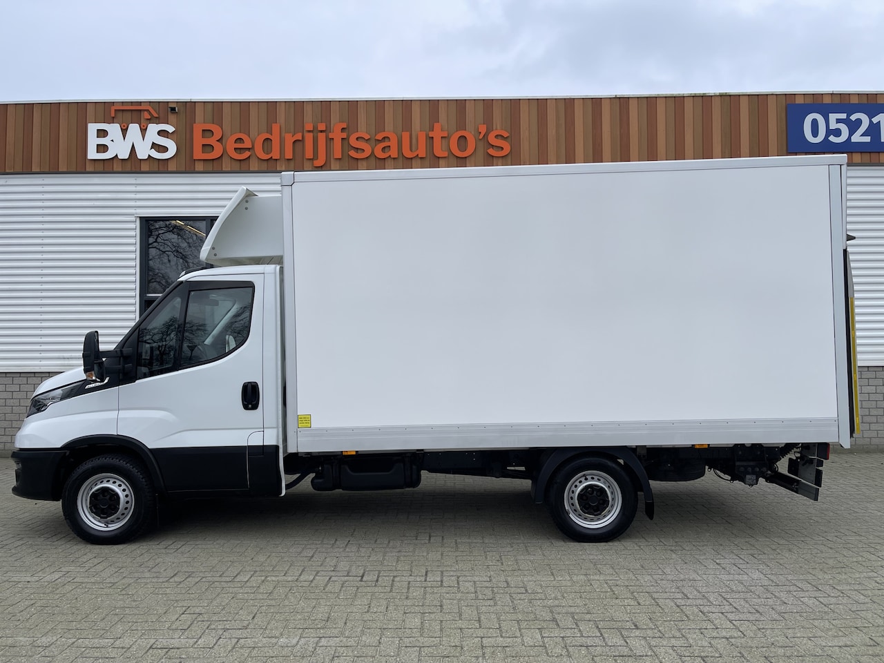 Iveco Daily - 35S14 Himatic automaat / bakwagen met laadklep / vaste prijs rijklaar € 30.950 ex btw / le - AutoWereld.nl