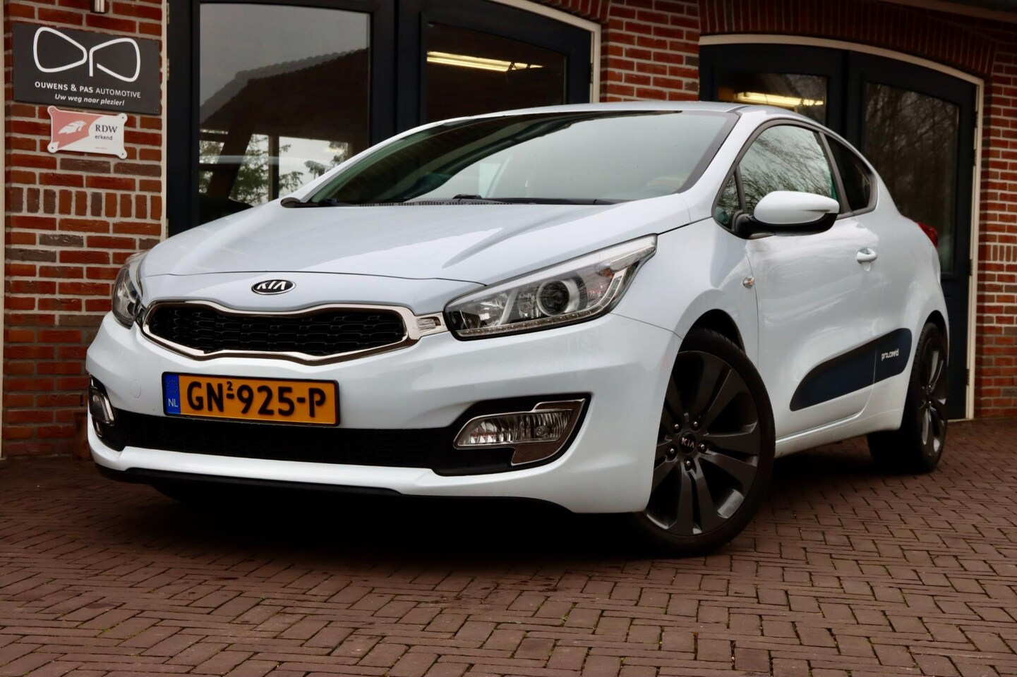 Kia Pro cee'd - 1.6 GDI ComfortLine | NAVIGATIE | CAMERA | CRUISE | AIRCO - AutoWereld.nl