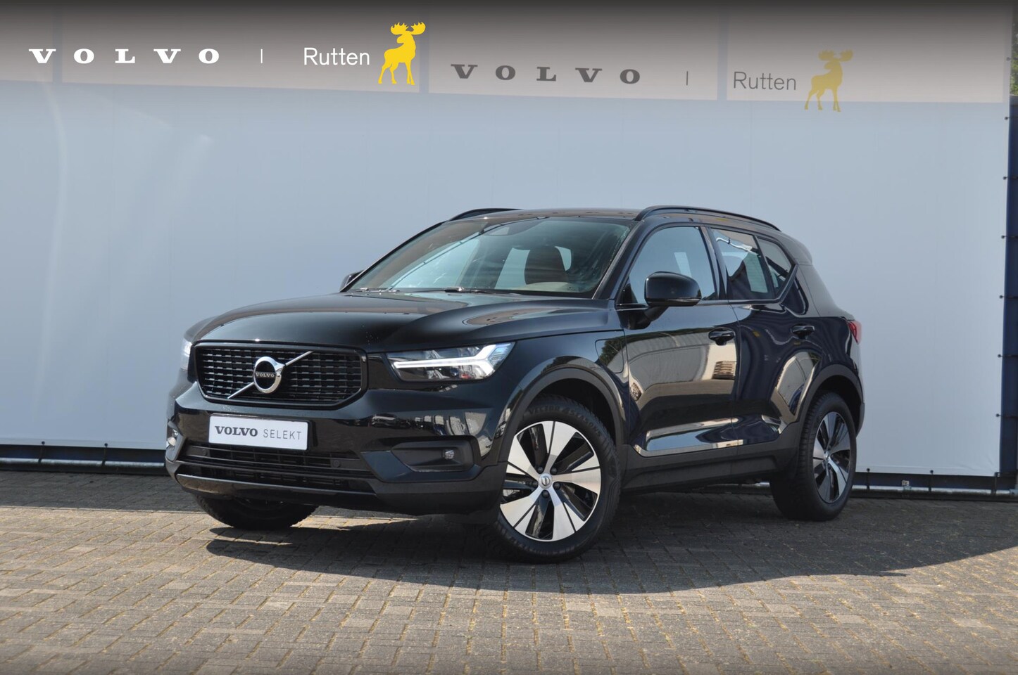 Volvo XC40 - T4 211PK Recharge R-Design / Adaptieve cruise control/ BLIS/ Trekhaak/ Navigatie/ Climate - AutoWereld.nl