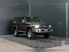 Toyota Land Cruiser - GRJ76 LX