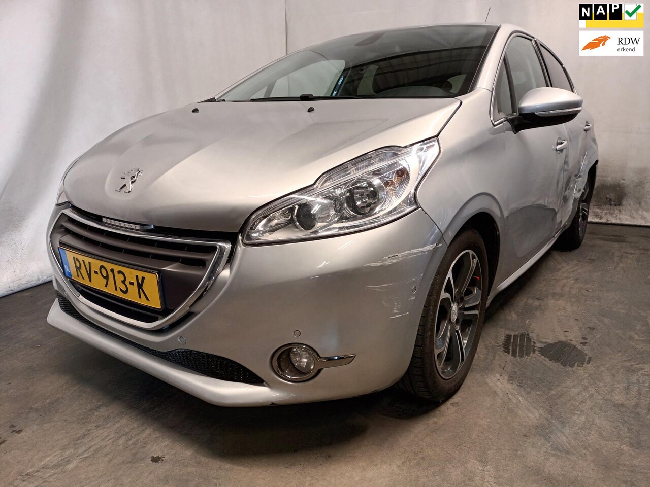 Peugeot 208 - 1.2 VTi Envy SCHADEAUTO!! - AutoWereld.nl