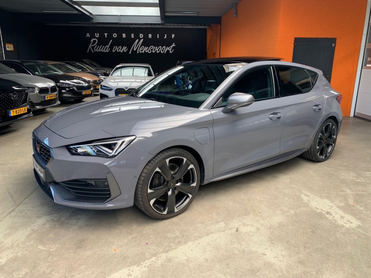 CUPRA Leon - 1.4 E-HYBRID PERF. / Nardo Grey / 19Inch / Pano - AutoWereld.nl