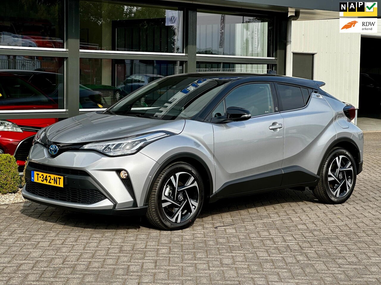 Toyota C-HR - 1.8 Hybrid NIEUWE AUTO !! 18 KM !! - AutoWereld.nl