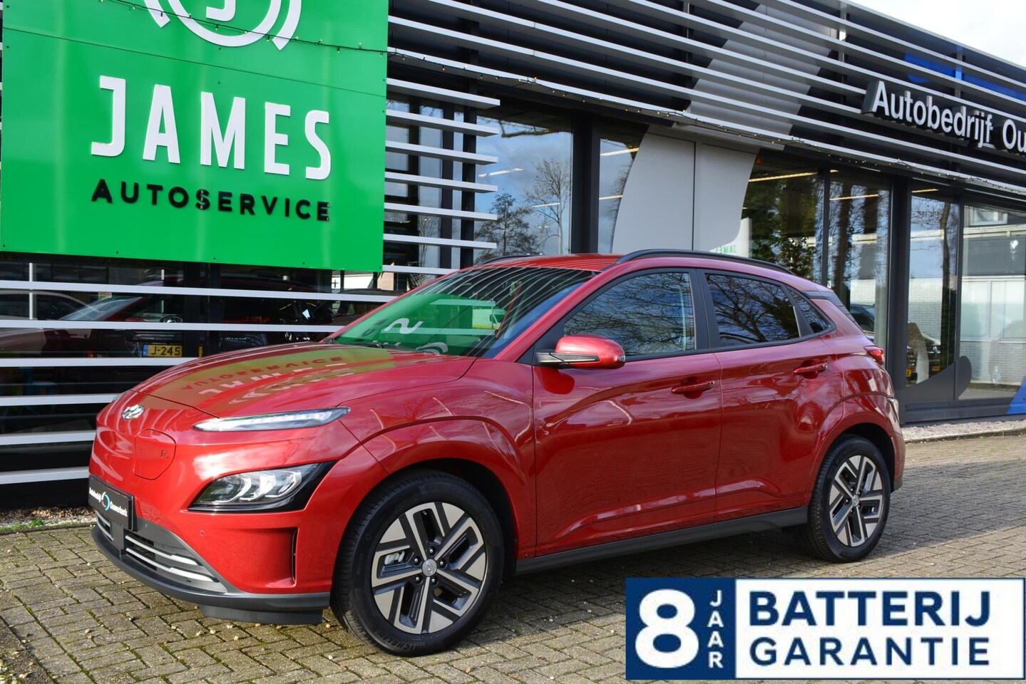 Hyundai Kona Electric - Fashion 64 kWh SUNSET RED MICA/ maak gebruik van de ev-subsidie regeling! dan kost ie  200 - AutoWereld.nl