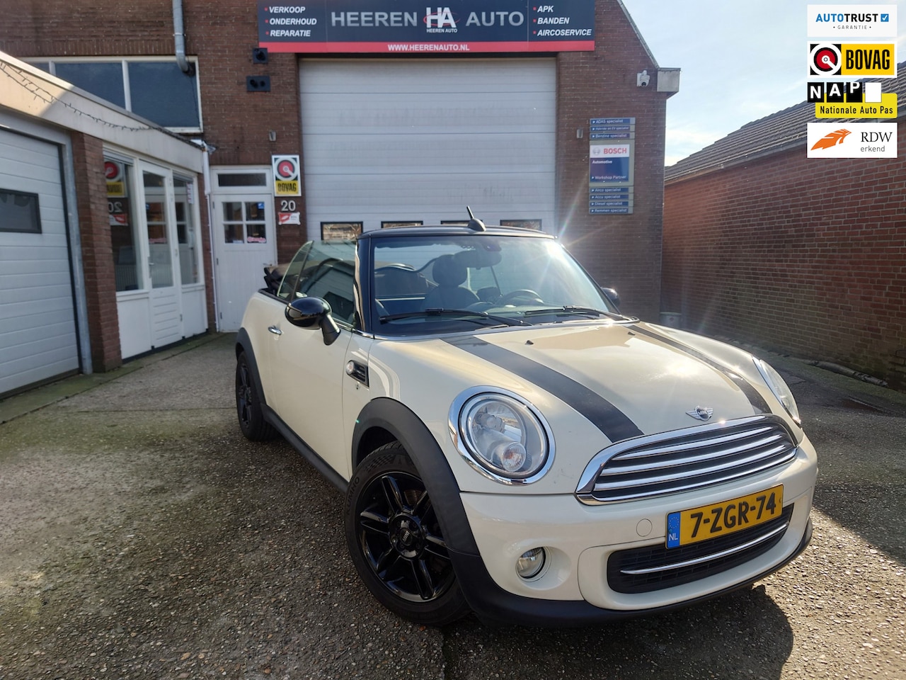 MINI Cabrio - 1.6 Cooper Pepper 1.6 Cooper Pepper, Airco, Elektrische dak, Cruise control - AutoWereld.nl