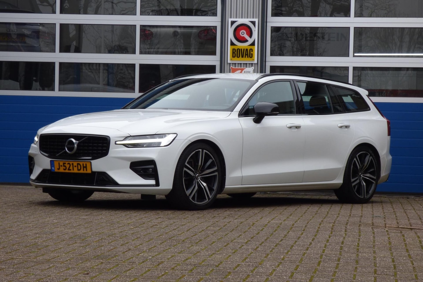 Volvo V60 - 2.0 B3 R-Design 2.0 B3 R-Design - AutoWereld.nl