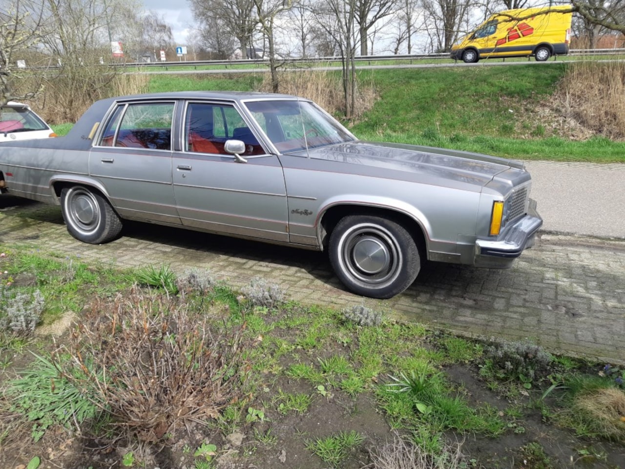 Oldsmobile Ninety-Eight - 5.7 De Luxe Brougham+ APK+STEEKPROEF - AutoWereld.nl