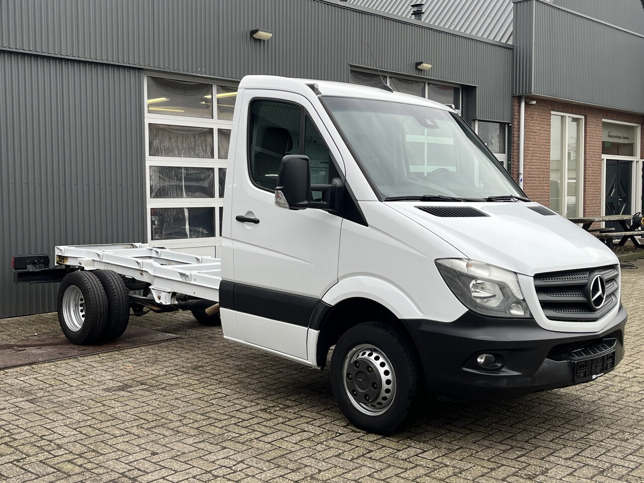 Mercedes-Benz Sprinter - 516 2.2 CDI 366 Chassis cabine Airco Cruise control 2-persoons Telefoonverbinding Navigati - AutoWereld.nl