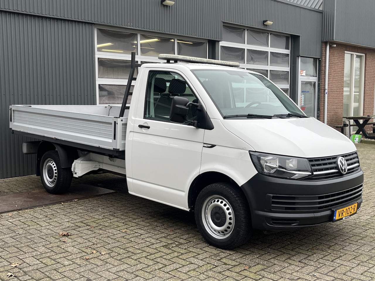 Volkswagen Transporter - 2.0 TDI 140pk Airco Cruise control Trekhaak 2500kg Telefoonverbinding 1e Eigenaar Openlaad - AutoWereld.nl