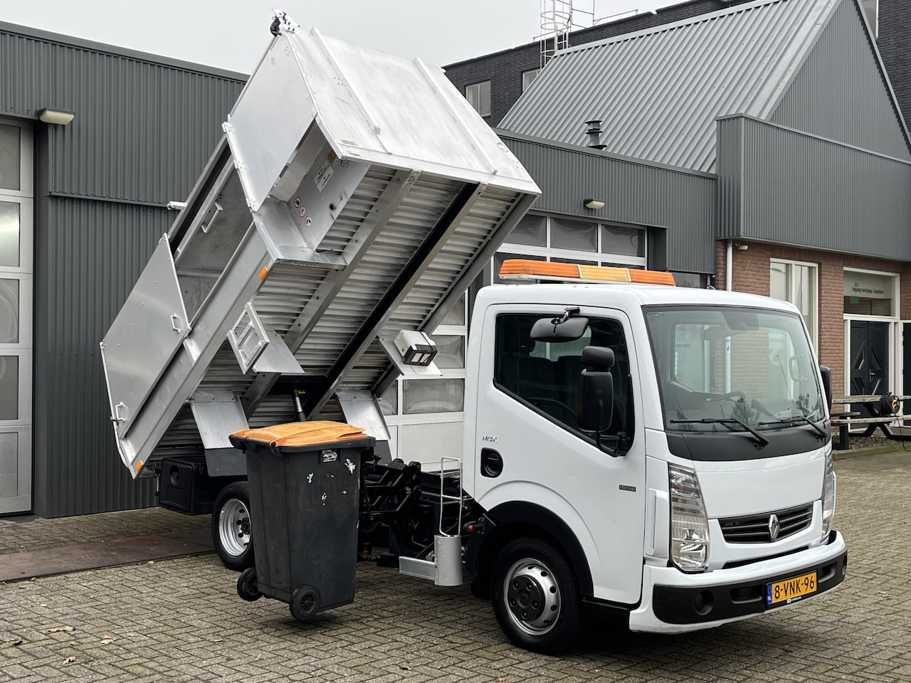 Renault Maxity - Trucks 150.35/6 3.0 L2 Veegvuilkipper zijlader voor containers Airco Werkverlichting Kippe - AutoWereld.nl