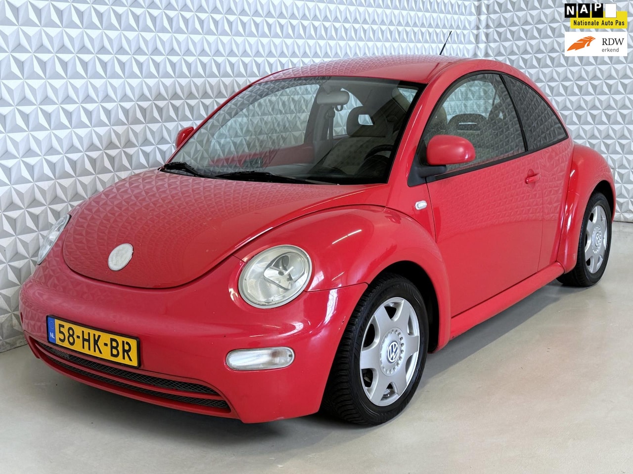 Volkswagen New Beetle - 2.0 + APK tot 06-02-2025 / 197000km (2001) - AutoWereld.nl