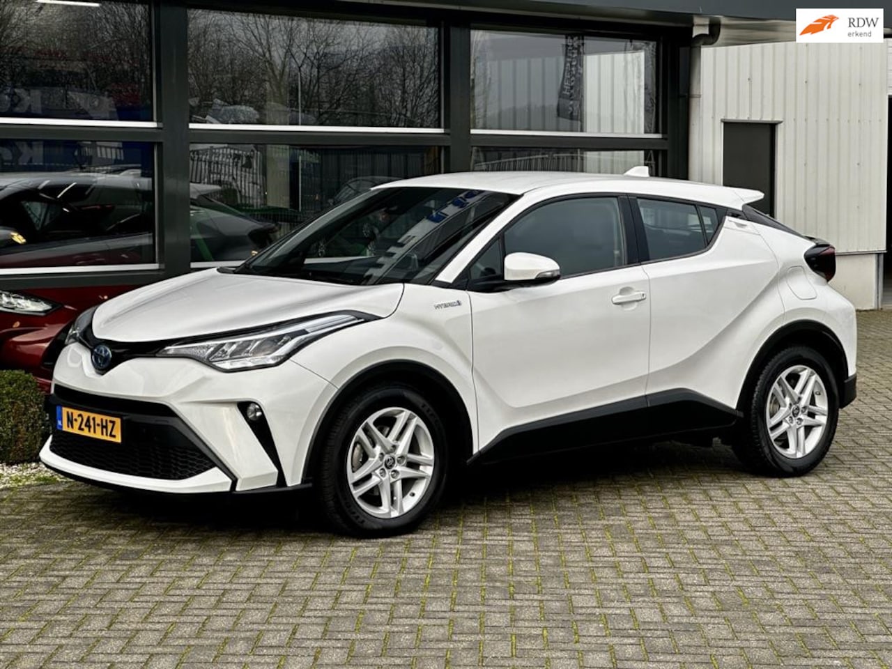 Toyota C-HR - 1.8 Hybrid Active Facelift Navi Rijklaarprijs !! - AutoWereld.nl