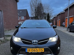 Toyota Auris - TOYOTA