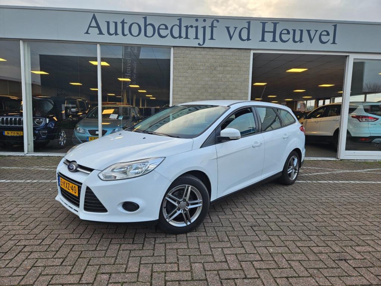 Ford Focus Wagon - 1.0 EcoBoost Navi*Trekhaak*Rijklaar*1 jaar garantie* - AutoWereld.nl