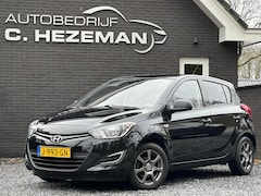 Hyundai i20 - 1.2i Black pack Airco Nieuwe APK Dealer Onderhouden