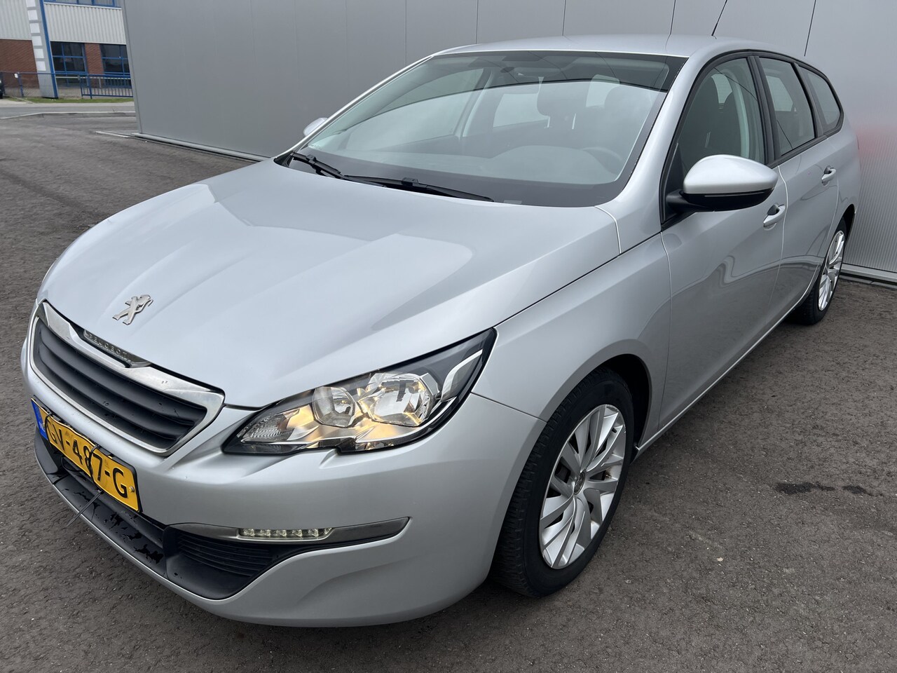 Peugeot 308 SW - 1.2 PureTech Blue Lease 1.2 PureTech Blue Lease - AutoWereld.nl