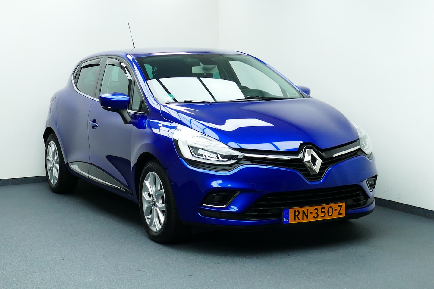 Renault Clio - 1.2 120pk TCe Intens. Navi, Camera, Clima, Cruise, Led Koplampen, 16"LMV - AutoWereld.nl