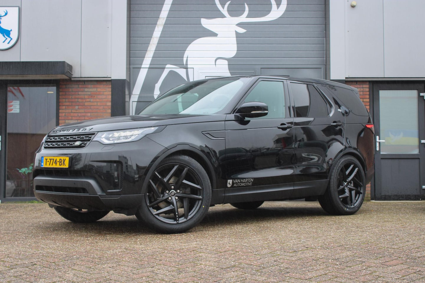 Land Rover Discovery - 3.0 Td6 HSE Luxury 7p. / Panoramadak / Elektrisch uitklapbare trekhaak / 22'' - AutoWereld.nl