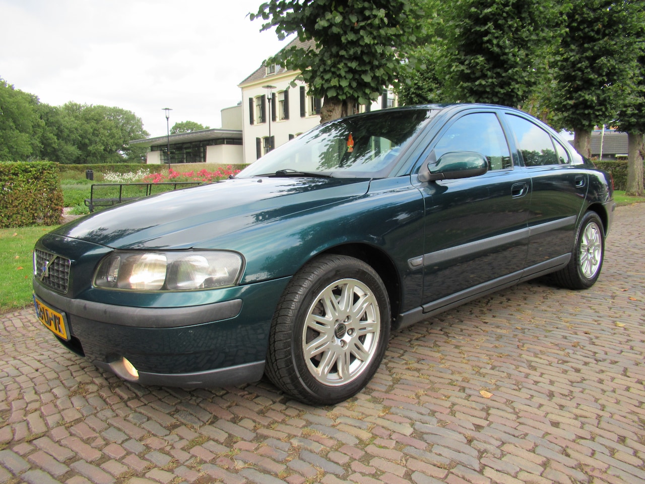 Volvo S60 - 2.4 141 PK!! Ecc Cruisecontrol Naviagatie Leer/Stof Lm Velgen Trekhaak***Youngtimer***Apk - AutoWereld.nl