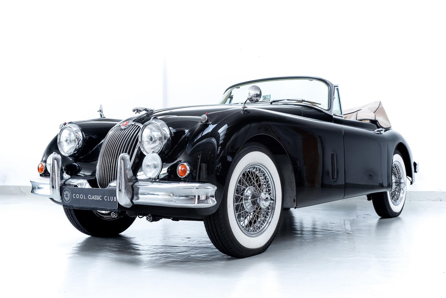 Jaguar XK - 150 - DHC - Nut & Bolt Restored - Suffolk & Turley Interior - - AutoWereld.nl