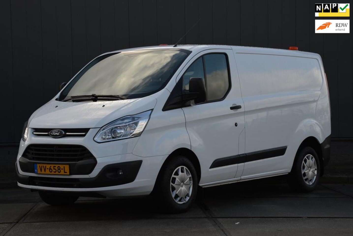 Ford Transit Custom - 270 2.2 TDCI 101PK Trend Airco Schuifdeur Trekhaak Euro 5 - AutoWereld.nl