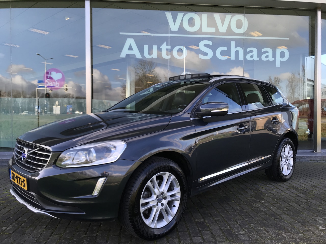 Volvo XC60 - 2.0 T5 FWD Summum Luxury Line Automaat | Rijklaar incl garantie | Panoramadak Trekhaak Xen - AutoWereld.nl