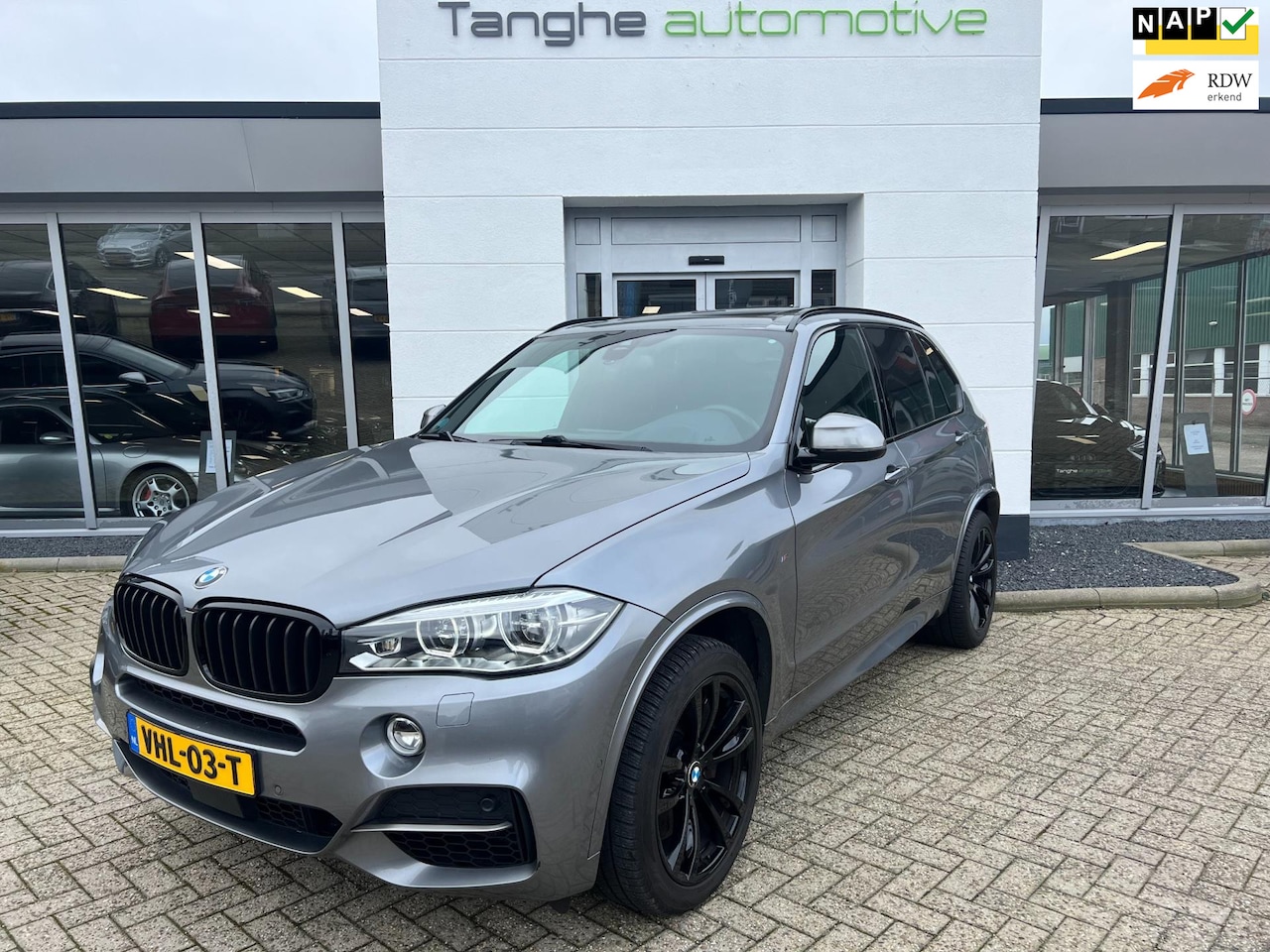 BMW X5 M50D Grijs Kenteken Panodak Trekhaak HUD ACC Harman Kardon