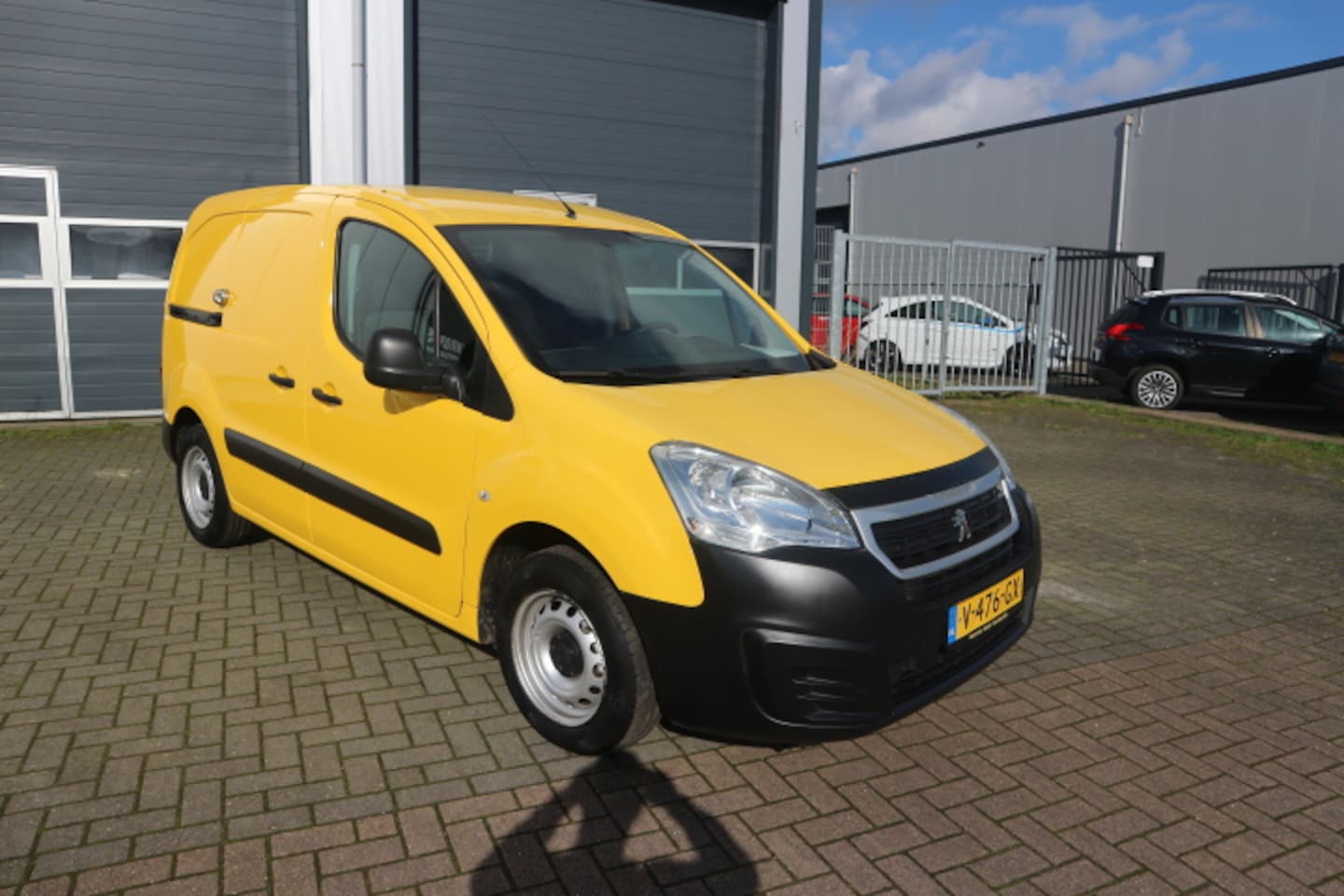 Peugeot Partner - 120 1.6 BlueHDi 75 L1 XR 120 1.6 BlueHDi 75 L1 XR - AutoWereld.nl