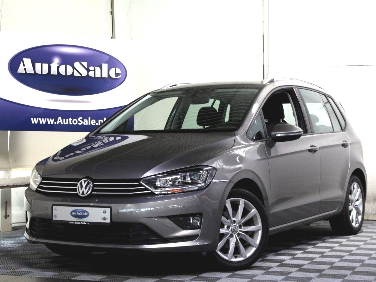 Volkswagen Golf Sportsvan - 1.4 TSI DSG Highline 60dkm ! XENON STOELVW MASSAGE PDC CRUISE '17 - AutoWereld.nl