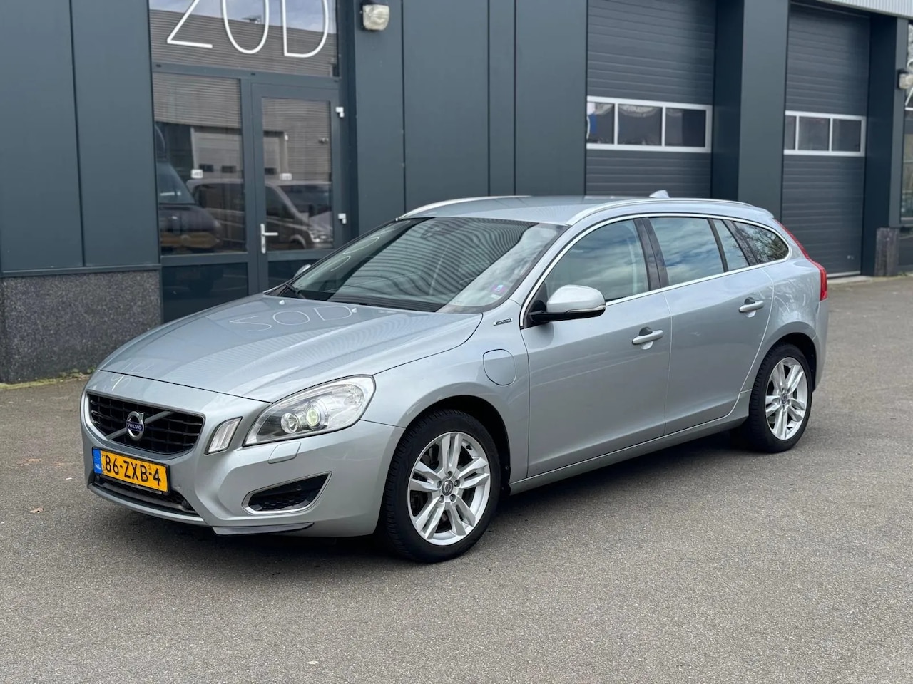 Volvo V60 - 2.4 D6 AWD Plug-In Hybrid Summum 2.4 D6 AWD Plug-In Hybrid Summum - AutoWereld.nl