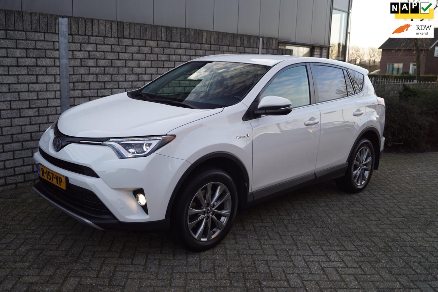 Toyota RAV4 - 2.5 Hybrid AWD Energy Plus Dynamic Autom Navi Camera Adaptieve Cruise Clima 2x PDC LMV Tre - AutoWereld.nl