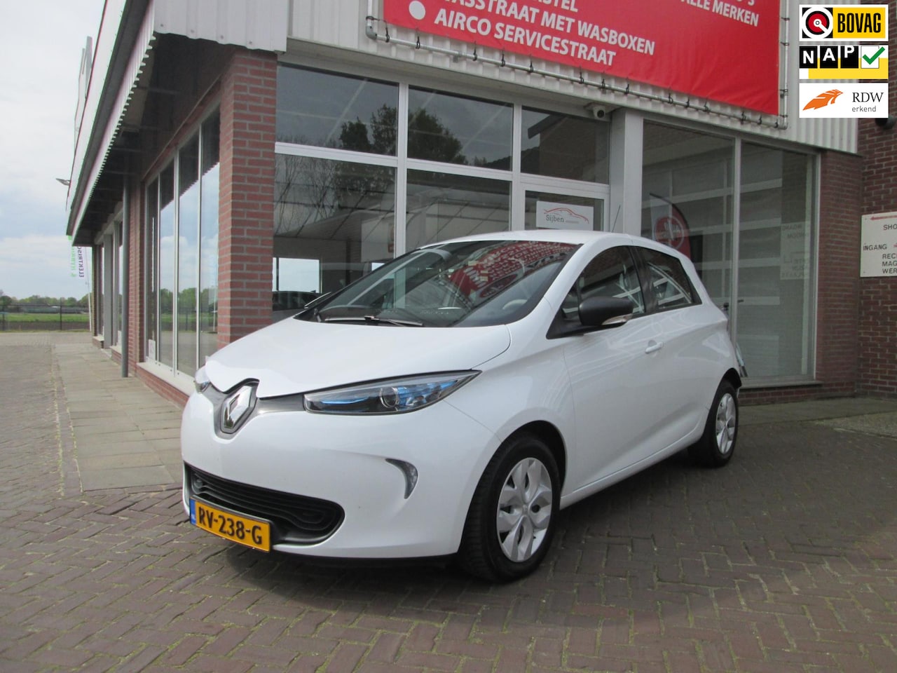 Renault Zoe - Q90 Life Quickcharge 41 kWh /koop accu/ snel laad - AutoWereld.nl