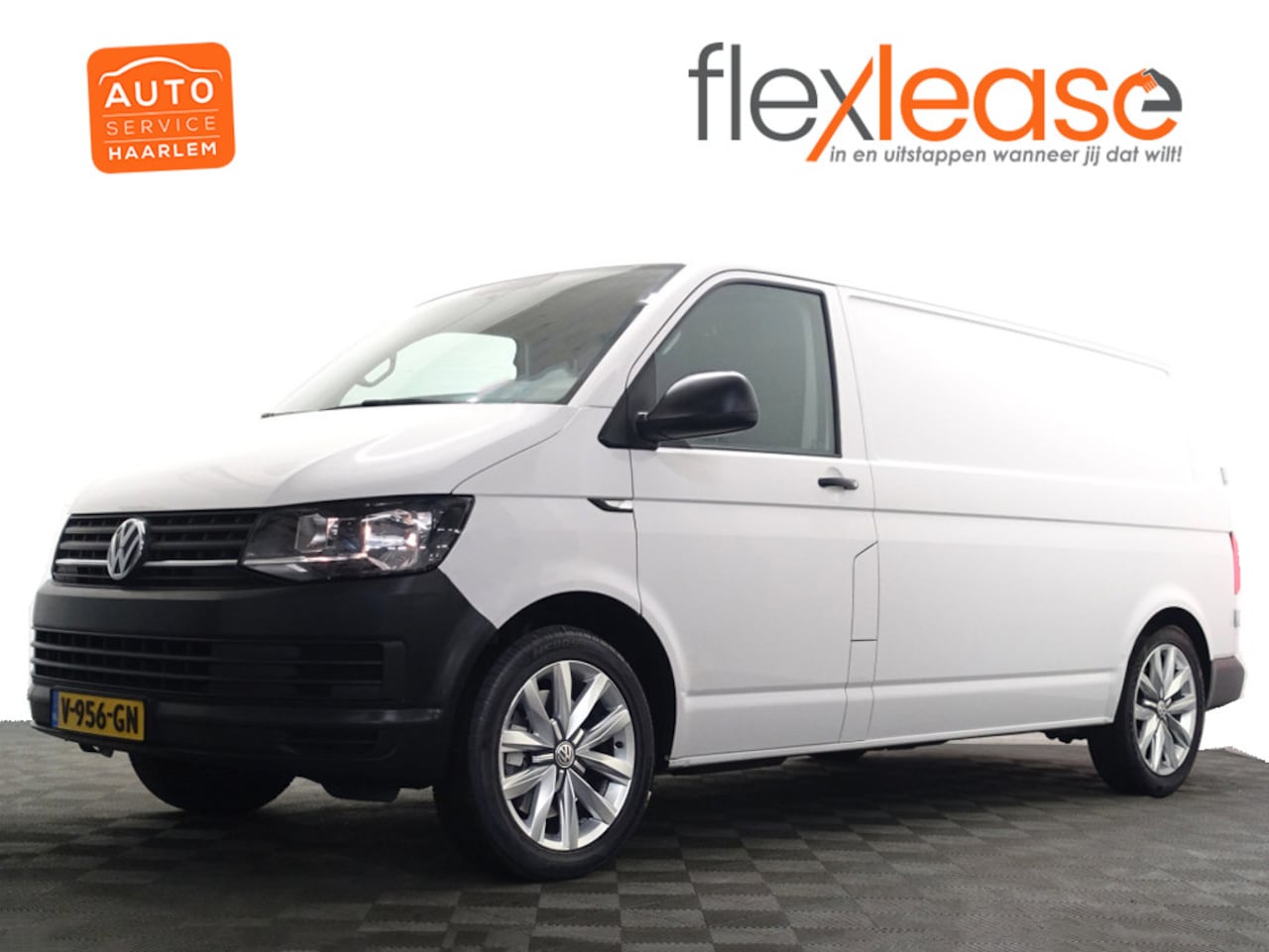 Volkswagen Transporter - 2.0 TDI L2 Comfortline- 3 Pers, Navi, Trekhaak, Clima, Cruise, Bluetooth Audio - AutoWereld.nl