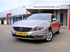 Volvo V60 - 2.4 D6 AWD Plug-In Hybrid Summum Aut. Pano|1e Eig|Leder|Xenon|Navi