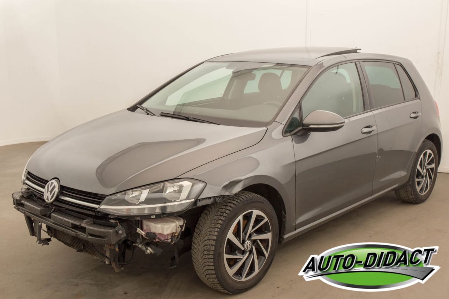 Volkswagen Golf - 1.6 Pano dak Navi motor schade - AutoWereld.nl