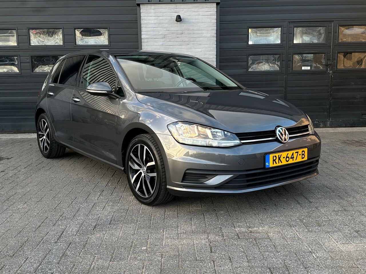 Volkswagen Golf - 1.0 TSI Trendline 1.0 TSI Trendline - AutoWereld.nl