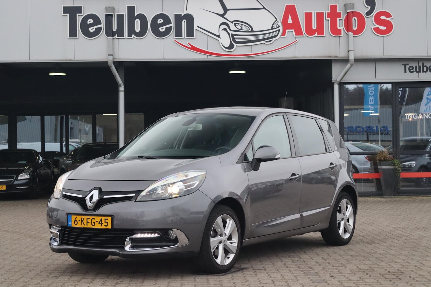 Renault Scénic - 1.5 dCi Bose Navigatie, Climate control, Airco, Cruise control, Trekhaak - AutoWereld.nl